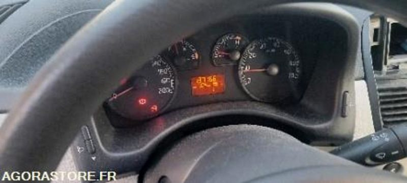 Fiat punto 137166 kms 2005 - Personenwagen: afbeelding 4 Fiat punto 137166 kms 2005 - Personenwagen: afbeelding 4