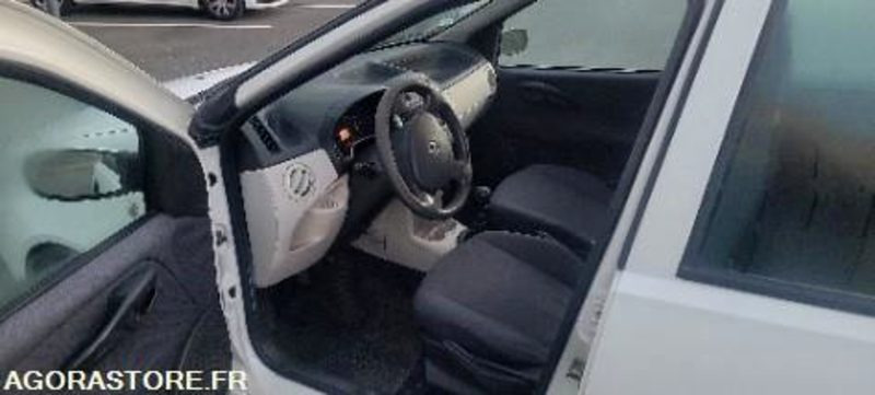 Fiat punto 209968 kms 2005 - Personenwagen: afbeelding 5 Fiat punto 209968 kms 2005 - Personenwagen: afbeelding 5
