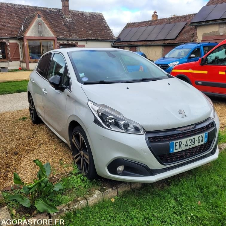 Peugeot 208 gt line - 125 321 kms - 2017 - Personenwagen: afbeelding 1 Peugeot 208 gt line - 125 321 kms - 2017 - Personenwagen: afbeelding 1