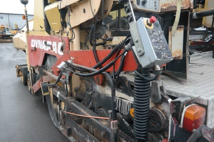Dynapack F121 4WD - Asfaltafwerkmachine: afbeelding 5 Dynapack F121 4WD - Asfaltafwerkmachine: afbeelding 5