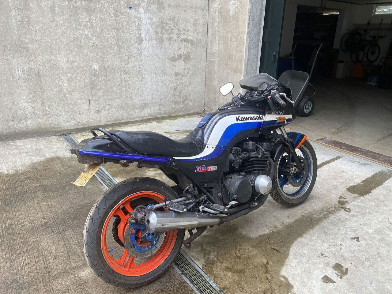 Kawasaki GPZ 750 - Motorfiets: afbeelding 2 Kawasaki GPZ 750 - Motorfiets: afbeelding 2