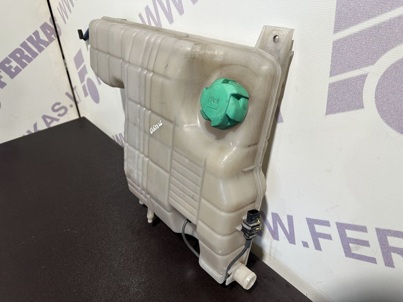 DAF expansion tank - Expansietank voor Vrachtwagen: afbeelding 2 DAF expansion tank - Expansietank voor Vrachtwagen: afbeelding 2