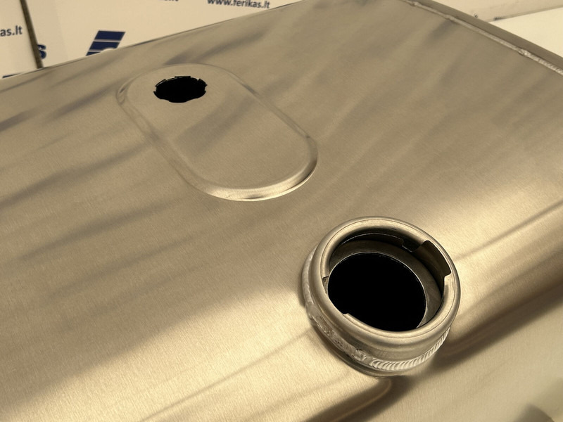 MAN New aluminum fuel tank 150L - Brandstoftank voor Vrachtwagen: afbeelding 4 MAN New aluminum fuel tank 150L - Brandstoftank voor Vrachtwagen: afbeelding 4