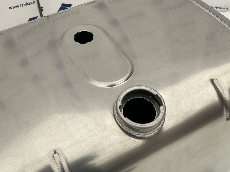 MAN New aluminum fuel tank 220L - Brandstoftank voor Vrachtwagen: afbeelding 4 MAN New aluminum fuel tank 220L - Brandstoftank voor Vrachtwagen: afbeelding 4