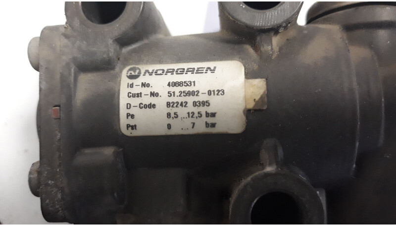 MAN blocking flap control valve - Klep voor Vrachtwagen: afbeelding 3 MAN blocking flap control valve - Klep voor Vrachtwagen: afbeelding 3