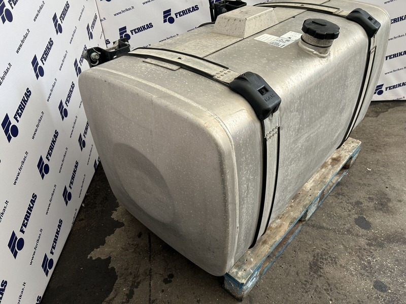 MAN complete fuel tank with brackets - Brandstoftank voor Vrachtwagen: afbeelding 2 MAN complete fuel tank with brackets - Brandstoftank voor Vrachtwagen: afbeelding 2