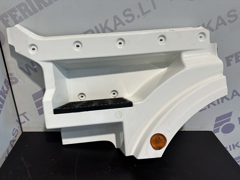 MAN foot step, left side - Bumper voor Vrachtwagen: afbeelding 1 MAN foot step, left side - Bumper voor Vrachtwagen: afbeelding 1