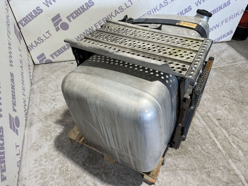 Mercedes-Benz 450L with brackets and step - Brandstoftank voor Vrachtwagen: afbeelding 3 Mercedes-Benz 450L with brackets and step - Brandstoftank voor Vrachtwagen: afbeelding 3