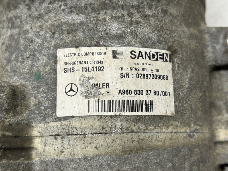 Mercedes-Benz Actros MP5 - Airco compressor voor Vrachtwagen: afbeelding 4 Mercedes-Benz Actros MP5 - Airco compressor voor Vrachtwagen: afbeelding 4
