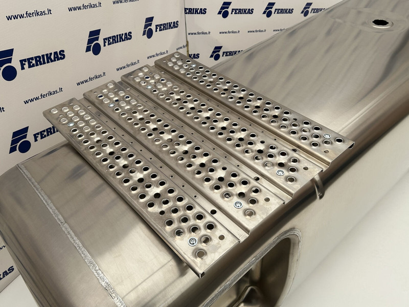 Mercedes-Benz Fuel tank 720L + 75L AdBlue - Brandstoftank voor Vrachtwagen: afbeelding 4 Mercedes-Benz Fuel tank 720L + 75L AdBlue - Brandstoftank voor Vrachtwagen: afbeelding 4