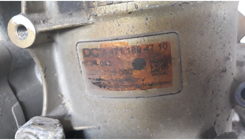 Mercedes-Benz oil coolant module - Oliekoeler voor Vrachtwagen: afbeelding 4 Mercedes-Benz oil coolant module - Oliekoeler voor Vrachtwagen: afbeelding 4