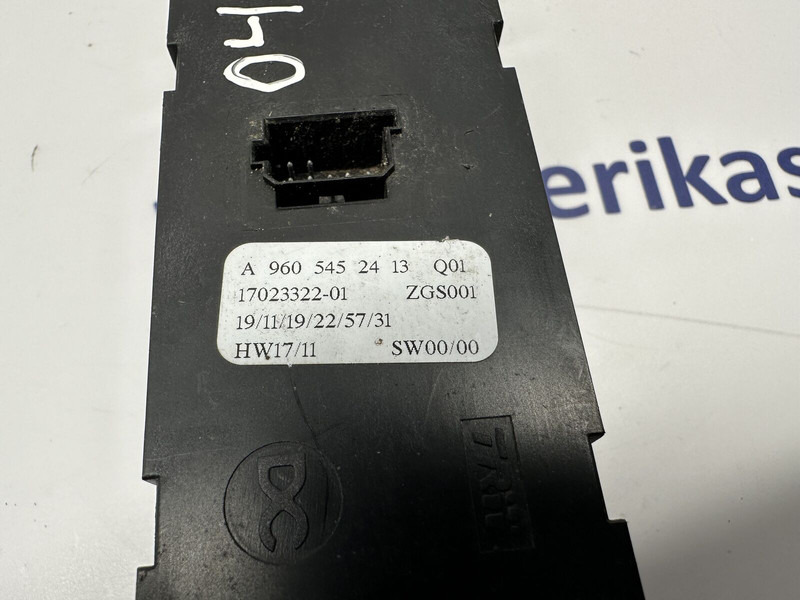 Mercedes-Benz passenger door, window control - Instrumentenpaneel voor Vrachtwagen: afbeelding 3 Mercedes-Benz passenger door, window control - Instrumentenpaneel voor Vrachtwagen: afbeelding 3