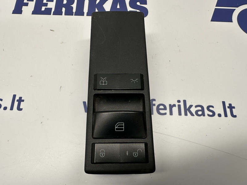 Mercedes-Benz passenger door, window control - Instrumentenpaneel voor Vrachtwagen: afbeelding 1 Mercedes-Benz passenger door, window control - Instrumentenpaneel voor Vrachtwagen: afbeelding 1