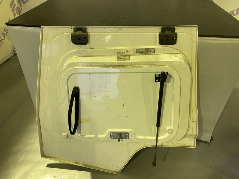 Renault luggage cover LH - Bumper voor Vrachtwagen: afbeelding 3 Renault luggage cover LH - Bumper voor Vrachtwagen: afbeelding 3