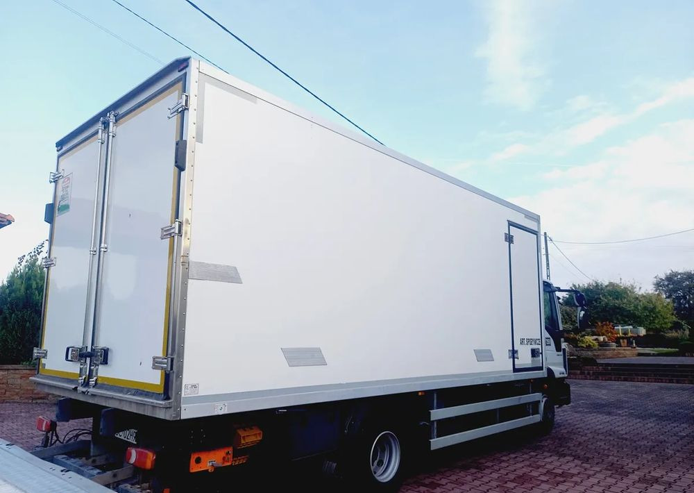 Inny ZABUDOWA CHŁODNIA 5.80 AGREGAT CARRIER 500 - Koelwagen laadbak: afbeelding 4 Inny ZABUDOWA CHŁODNIA 5.80 AGREGAT CARRIER 500 - Koelwagen laadbak: afbeelding 4