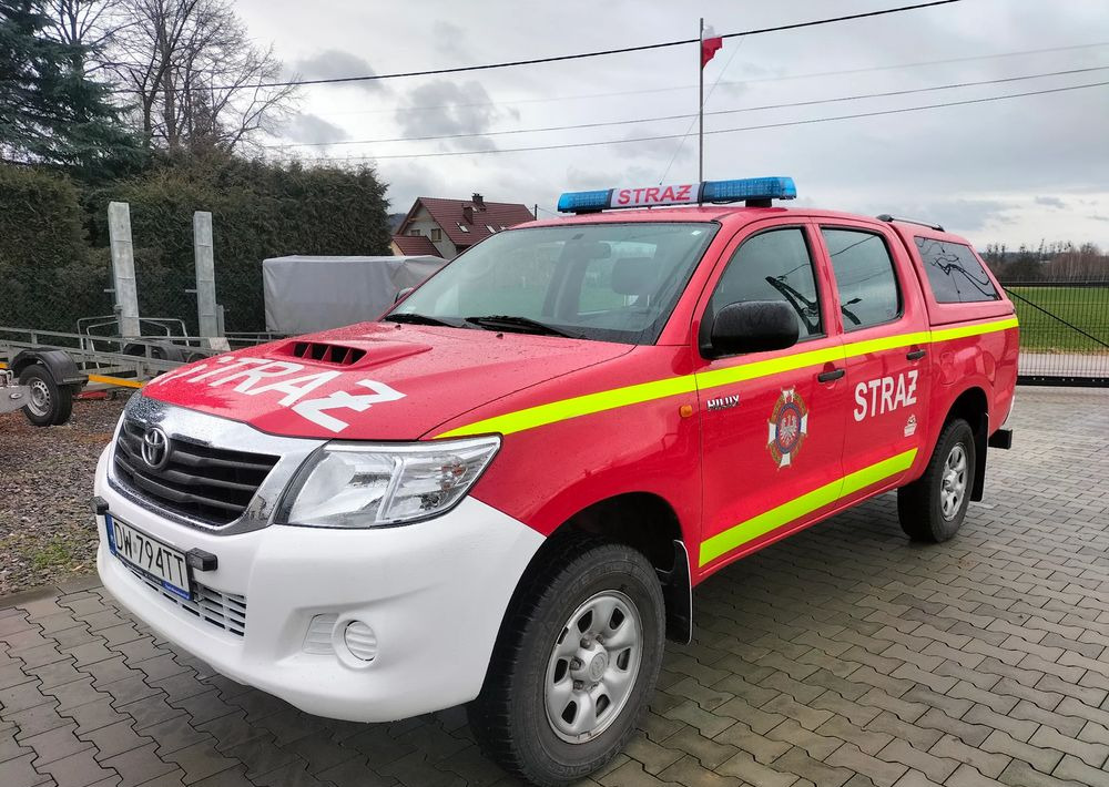 Toyota Hilux 2.5D 4x4, straż, strażacki, pożarniczy - Brandweerwagen, Pick-up: afbeelding 2 Toyota Hilux 2.5D 4x4, straż, strażacki, pożarniczy - Brandweerwagen, Pick-up: afbeelding 2