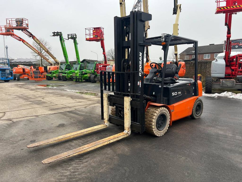 Doosan B50X5 5T 6m Triplex non-marking (1840) - Elektrische heftruck: afbeelding 3 Doosan B50X5 5T 6m Triplex non-marking (1840) - Elektrische heftruck: afbeelding 3
