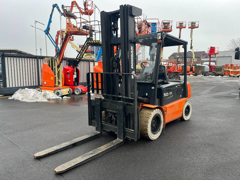 Doosan B50X5 5T 6m Triplex non-marking (1841) - Elektrische heftruck: afbeelding 3 Doosan B50X5 5T 6m Triplex non-marking (1841) - Elektrische heftruck: afbeelding 3