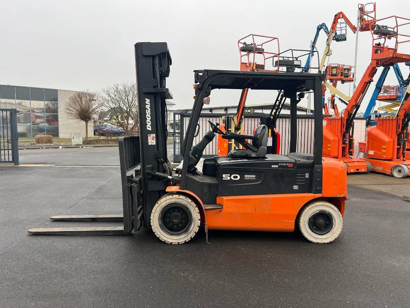 Doosan B50X5 5T 6m Triplex non-marking (1841) - Elektrische heftruck: afbeelding 2 Doosan B50X5 5T 6m Triplex non-marking (1841) - Elektrische heftruck: afbeelding 2