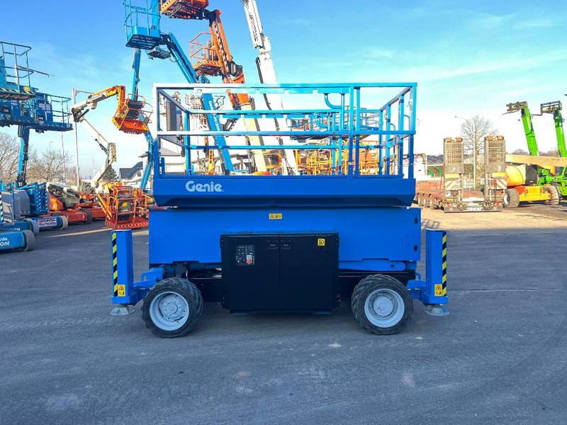Genie GS4069 RT diesel 4x4 14m (1834) - Schaarlift: afbeelding 2 Genie GS4069 RT diesel 4x4 14m (1834) - Schaarlift: afbeelding 2