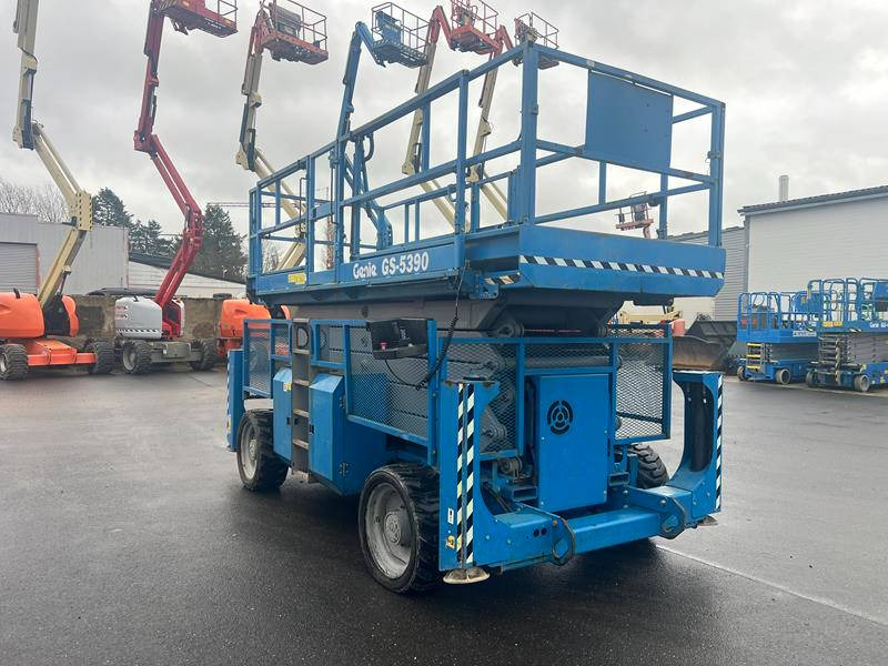 Genie GS5390 RT diesel 4x4 18m (1711) - Schaarlift: afbeelding 5 Genie GS5390 RT diesel 4x4 18m (1711) - Schaarlift: afbeelding 5