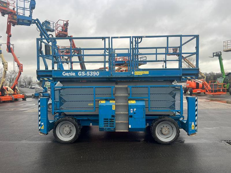 Genie GS5390 RT diesel 4x4 18m (1711) - Schaarlift: afbeelding 2 Genie GS5390 RT diesel 4x4 18m (1711) - Schaarlift: afbeelding 2
