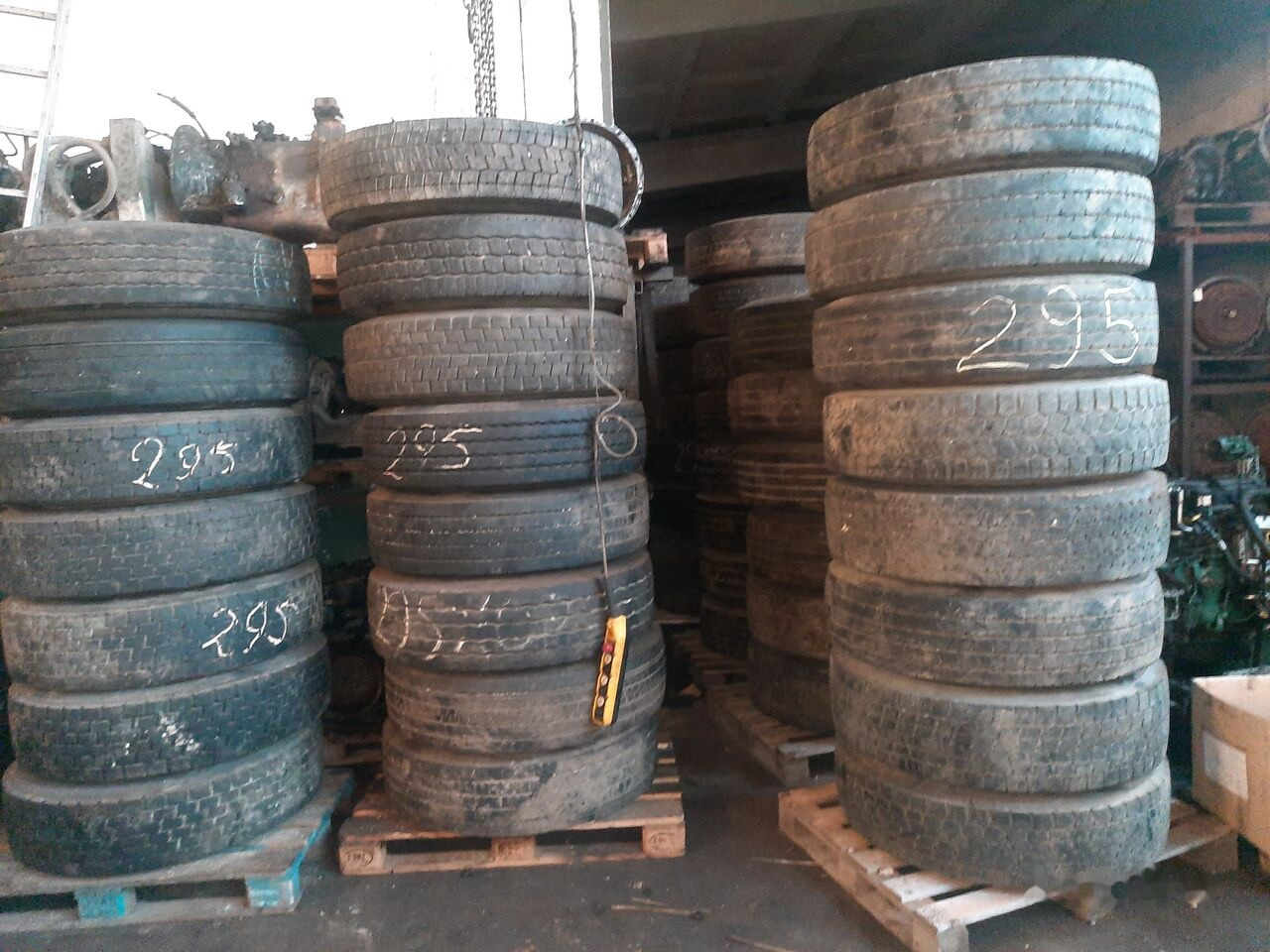 Michelin 295*80R22.5 255*70 \ 275*70* 265\70R19.5 - Band voor Vrachtwagen: afbeelding 1 Michelin 295*80R22.5 255*70 \ 275*70* 265\70R19.5 - Band voor Vrachtwagen: afbeelding 1