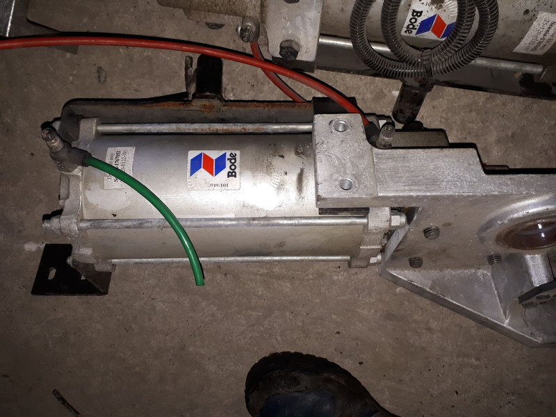 Neoplan BODE цилиндр закрытия - Hydraulische cilinder: afbeelding 2 Neoplan BODE цилиндр закрытия - Hydraulische cilinder: afbeelding 2