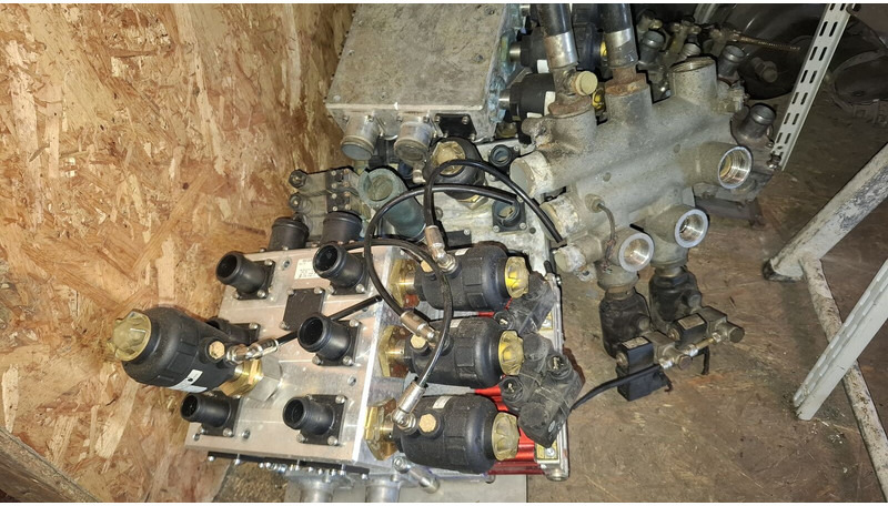 Volvo электроклапан отопления UWE Viking X3M-2 - Klep: afbeelding 1 Volvo электроклапан отопления UWE Viking X3M-2 - Klep: afbeelding 1