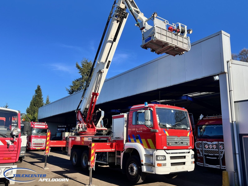 MAN TGA 26.350 Magirus ALP 320L = 32 meter, Waterpump, 6x4, Steel springs - Brandweerwagen: afbeelding 2 MAN TGA 26.350 Magirus ALP 320L = 32 meter, Waterpump, 6x4, Steel springs - Brandweerwagen: afbeelding 2