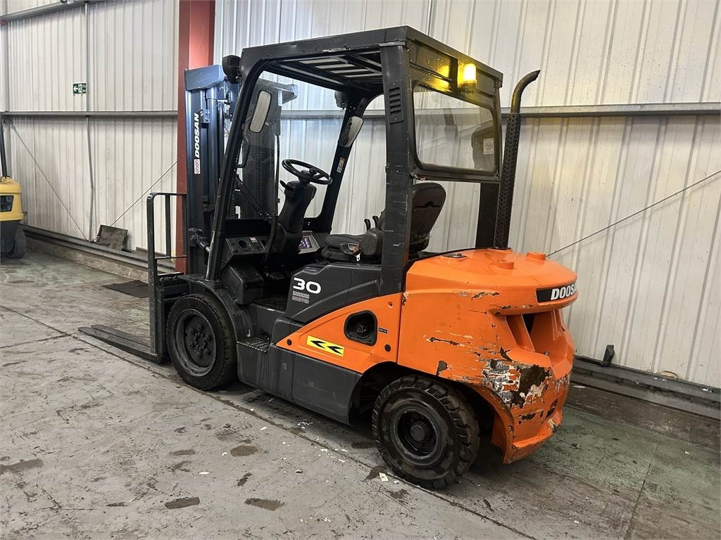 Doosan D30S-5 - Diesel heftruck: afbeelding 3 Doosan D30S-5 - Diesel heftruck: afbeelding 3