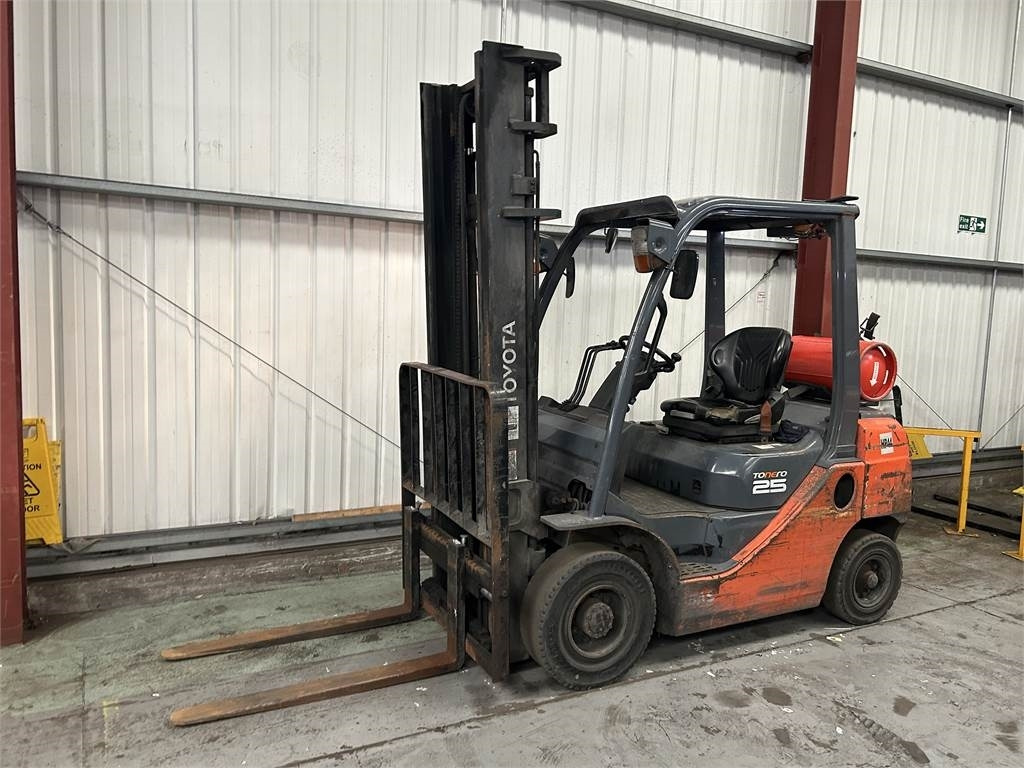 Toyota 02-8FGF25 - LPG heftruck: afbeelding 2 Toyota 02-8FGF25 - LPG heftruck: afbeelding 2