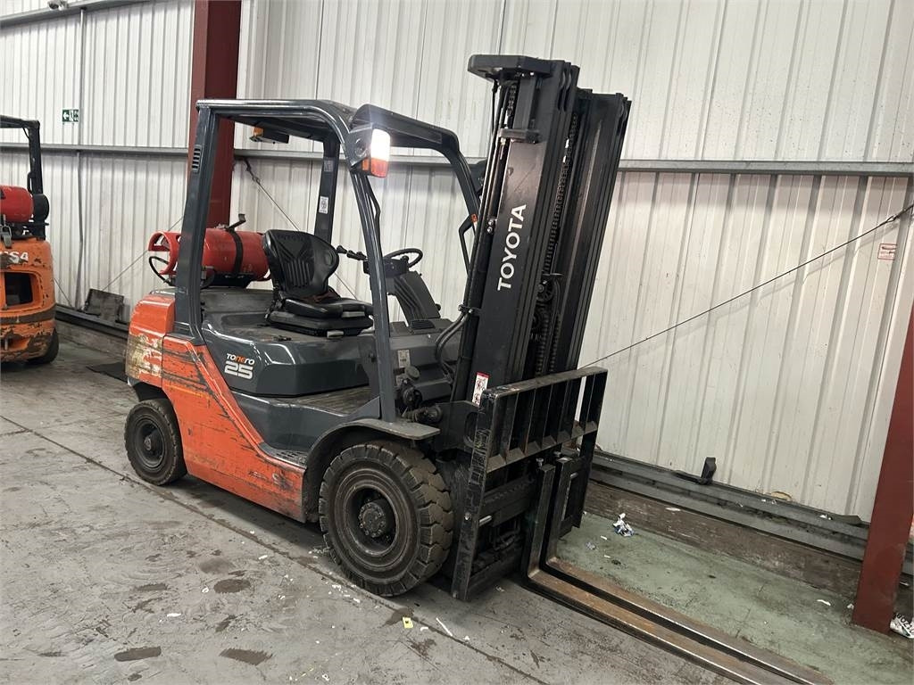 Toyota 02-8FGF25 - LPG heftruck: afbeelding 4 Toyota 02-8FGF25 - LPG heftruck: afbeelding 4