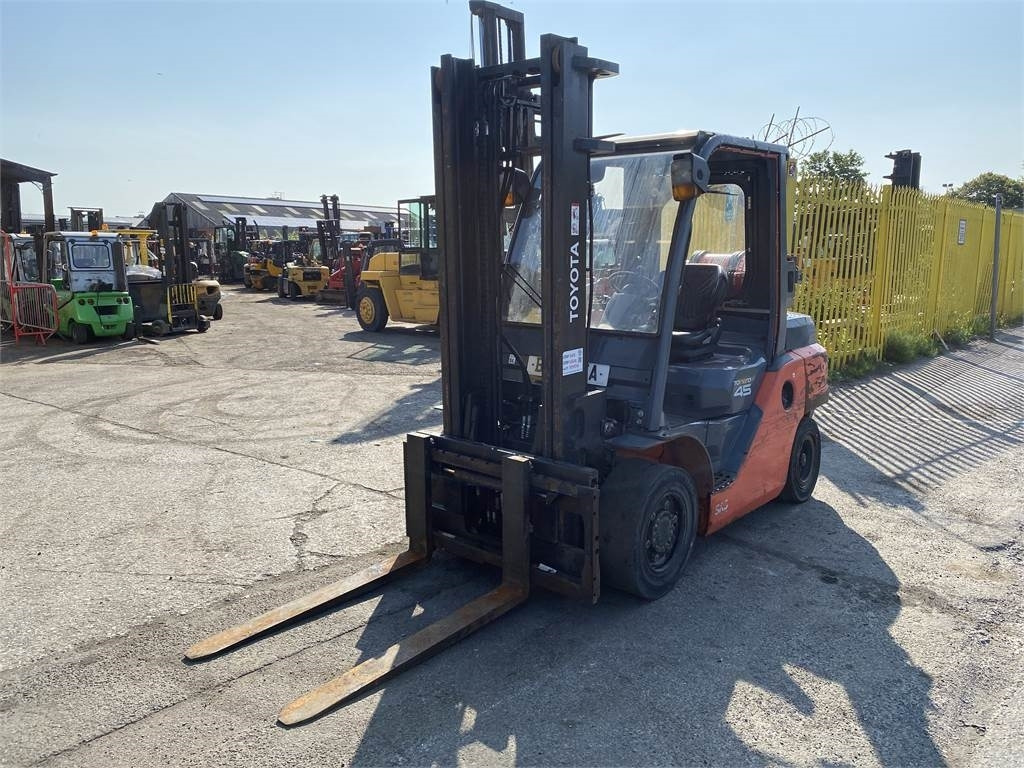 Toyota 8FG40N - LPG heftruck: afbeelding 2 Toyota 8FG40N - LPG heftruck: afbeelding 2