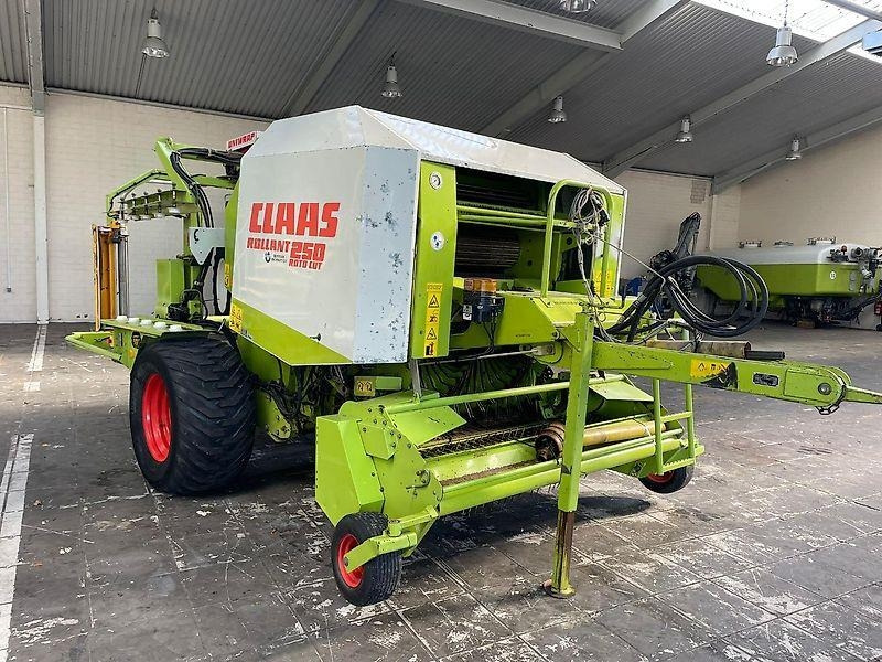 Claas Rollant 250 Rotocut Uniwrap  - Landbouwmachine: afbeelding 2 Claas Rollant 250 Rotocut Uniwrap  - Landbouwmachine: afbeelding 2