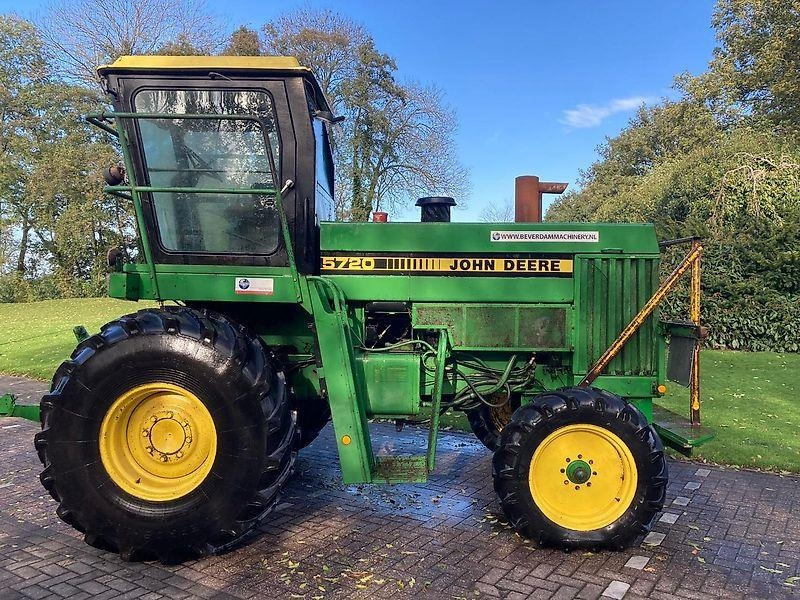 John Deere 5720  - Landbouwmachine: afbeelding 2 John Deere 5720  - Landbouwmachine: afbeelding 2