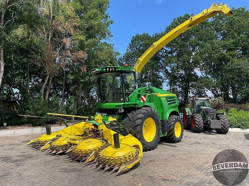 John Deere 8400 - Landbouwmachine: afbeelding 1 John Deere 8400 - Landbouwmachine: afbeelding 1