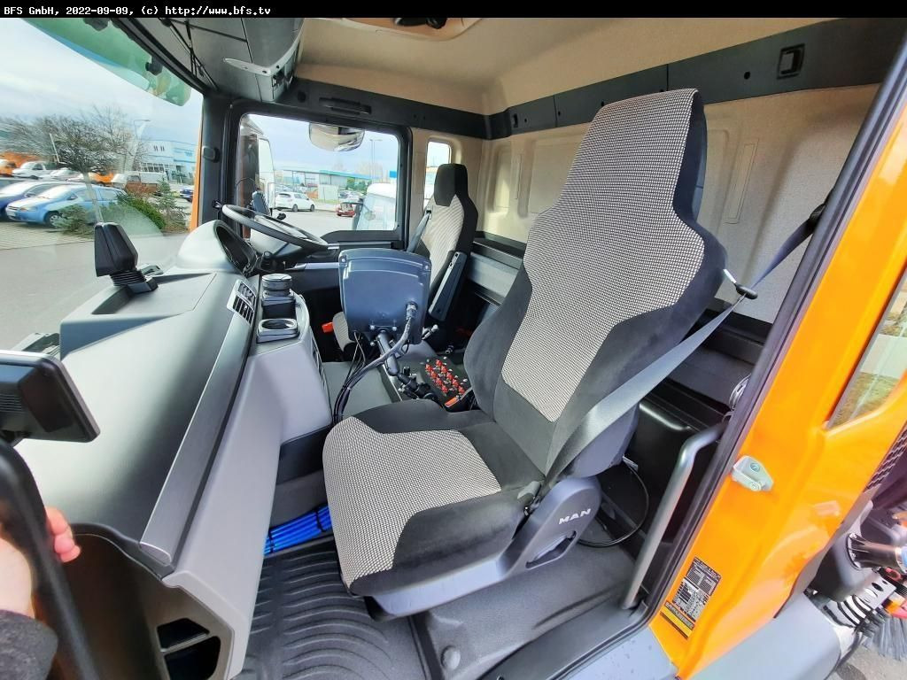 MAN TGS 18.420 4X2 BL Bucher OF 8000 TWIN beidseitig - Veegwagen: afbeelding 4 MAN TGS 18.420 4X2 BL Bucher OF 8000 TWIN beidseitig - Veegwagen: afbeelding 4