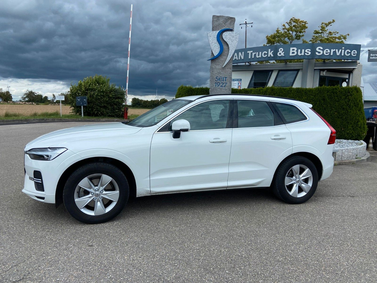 Volvo XC 60 XC60 Momentum Pro AWD - SUV: afbeelding 1 Volvo XC 60 XC60 Momentum Pro AWD - SUV: afbeelding 1