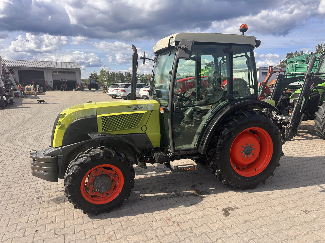 CLAAS NECTIS 257F - Tractor: afbeelding 1 CLAAS NECTIS 257F - Tractor: afbeelding 1