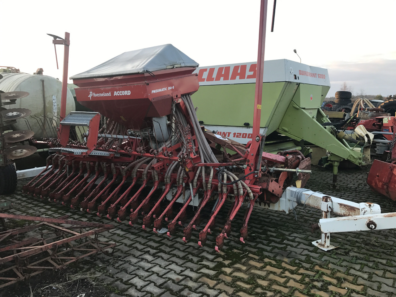 Kverneland ACCORD Pneumatic DA-S KUHN + Kuhn 4.50m - Zaaicombinatie: afbeelding 2 Kverneland ACCORD Pneumatic DA-S KUHN + Kuhn 4.50m - Zaaicombinatie: afbeelding 2