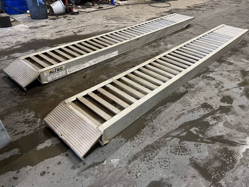 Altec OPRIJPLATEN (RAMPEN) 3,65 METER LANG - Aanbouwdeel: afbeelding 3 Altec OPRIJPLATEN (RAMPEN) 3,65 METER LANG - Aanbouwdeel: afbeelding 3