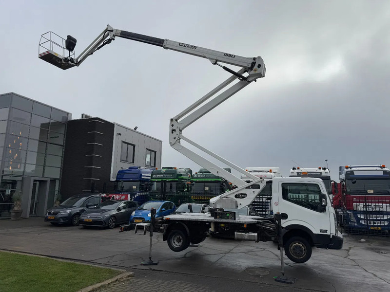 Nissan Cabstar 35.12 + ISOLI 21 METER AERIAL PLATFORM - Bestelwagen: afbeelding 4 Nissan Cabstar 35.12 + ISOLI 21 METER AERIAL PLATFORM - Bestelwagen: afbeelding 4