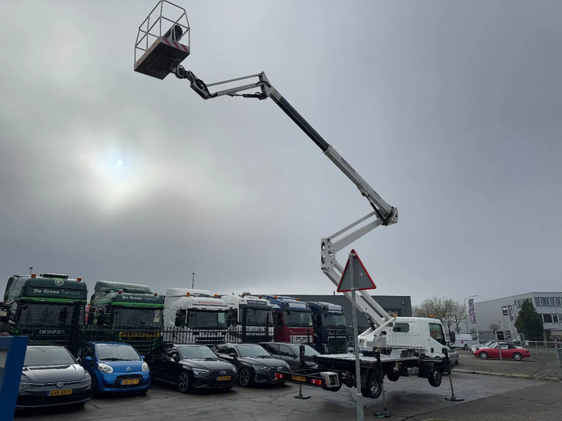 Nissan Cabstar 35.12 + ISOLI 21 METER AERIAL PLATFORM - Bestelwagen: afbeelding 5 Nissan Cabstar 35.12 + ISOLI 21 METER AERIAL PLATFORM - Bestelwagen: afbeelding 5