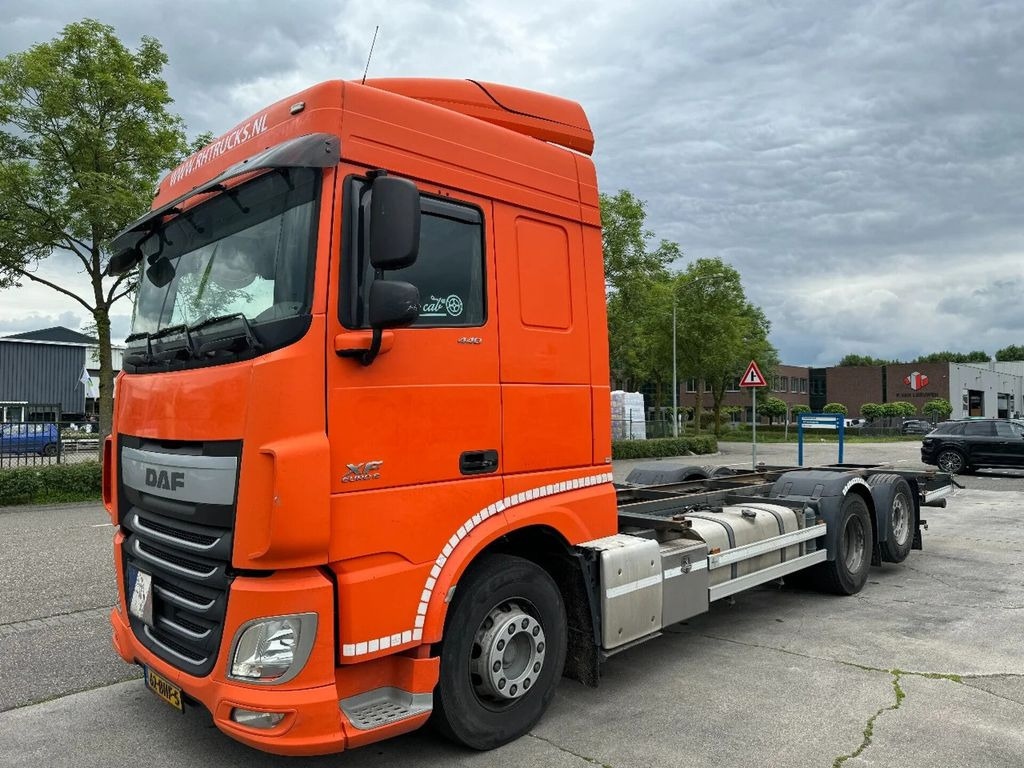 DAF XF 440 6X2 BDF EURO 6 FULL AIR - Containertransporter/ Wissellaadbak vrachtwagen: afbeelding 1 DAF XF 440 6X2 BDF EURO 6 FULL AIR - Containertransporter/ Wissellaadbak vrachtwagen: afbeelding 1
