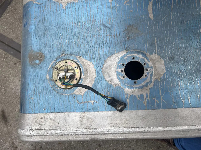 Diversen Hydrauliek tank l 70 b 45 h 62 - Hydraulica voor Vrachtwagen: afbeelding 2 Diversen Hydrauliek tank l 70 b 45 h 62 - Hydraulica voor Vrachtwagen: afbeelding 2