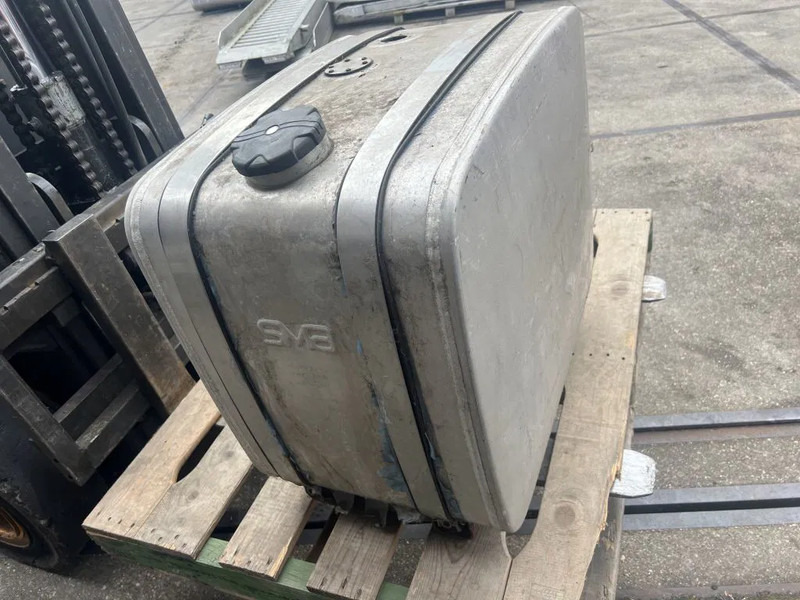 Diversen Hydrauliek tank l 70 b 45 h 62 met steunen - Hydraulica voor Vrachtwagen: afbeelding 2 Diversen Hydrauliek tank l 70 b 45 h 62 met steunen - Hydraulica voor Vrachtwagen: afbeelding 2