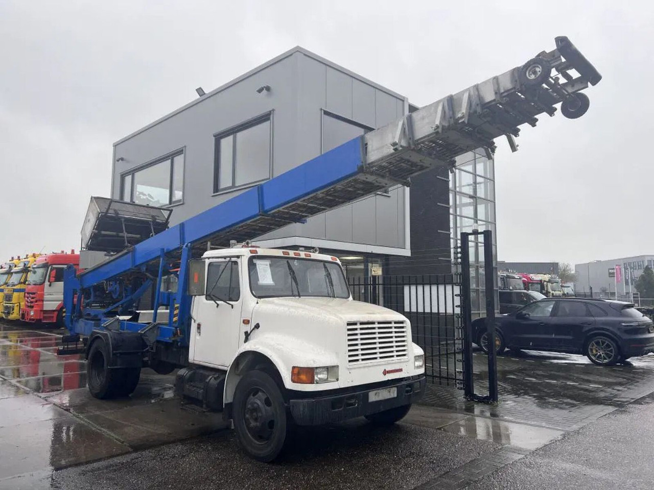 International 4600 4x2 210HP + TEUPEN hyL International 4600 4x2 210HP + TEUPEN hyLI - Vrachtwagen hoogwerker: afbeelding 3 International 4600 4x2 210HP + TEUPEN hyL International 4600 4x2 210HP + TEUPEN hyLI - Vrachtwagen hoogwerker: afbeelding 3