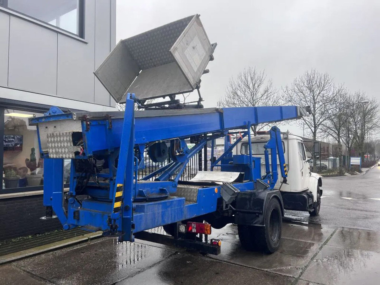 International 4600 4x2 210HP + TEUPEN hyL International 4600 4x2 210HP + TEUPEN hyLI - Vrachtwagen hoogwerker: afbeelding 4 International 4600 4x2 210HP + TEUPEN hyL International 4600 4x2 210HP + TEUPEN hyLI - Vrachtwagen hoogwerker: afbeelding 4