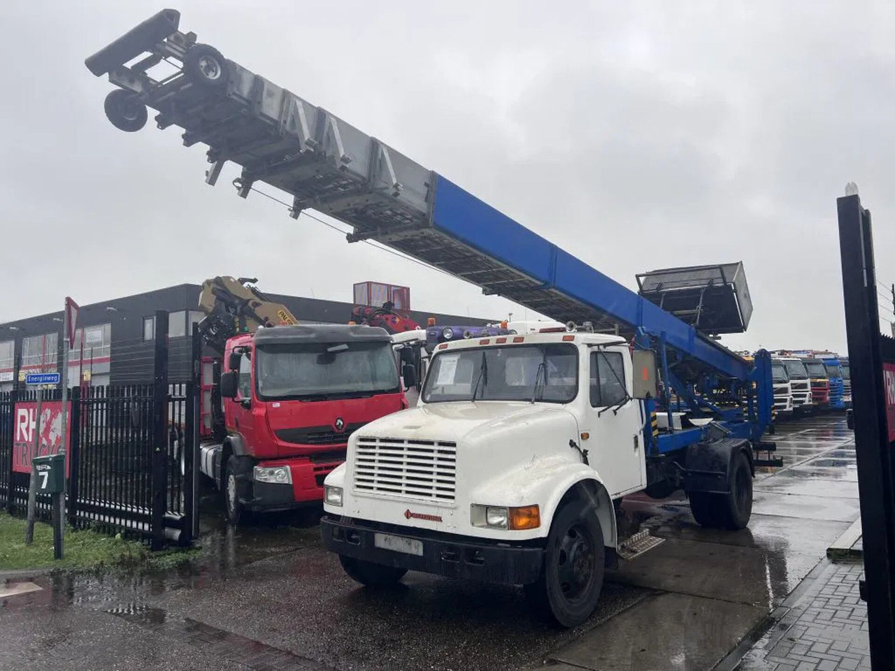 International 4600 4x2 210HP + TEUPEN hyL International 4600 4x2 210HP + TEUPEN hyLI - Vrachtwagen hoogwerker: afbeelding 1 International 4600 4x2 210HP + TEUPEN hyL International 4600 4x2 210HP + TEUPEN hyLI - Vrachtwagen hoogwerker: afbeelding 1